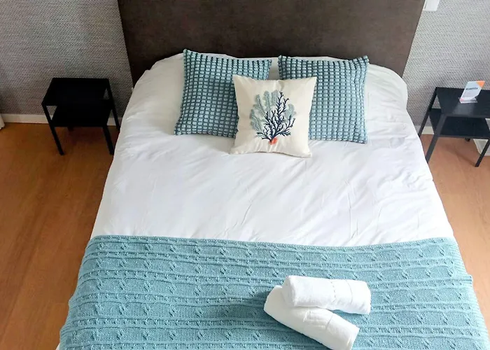 לינה וארוחת בוקר Surfsoul - פניש